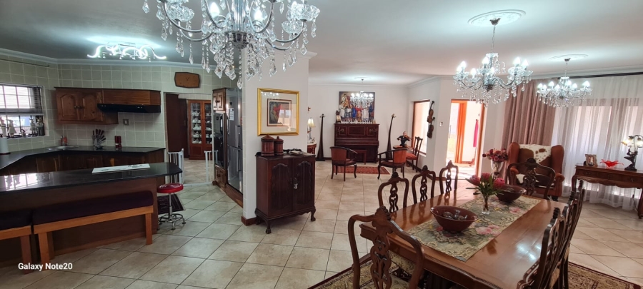 5 Bedroom Property for Sale in Wavecrest Eastern Cape